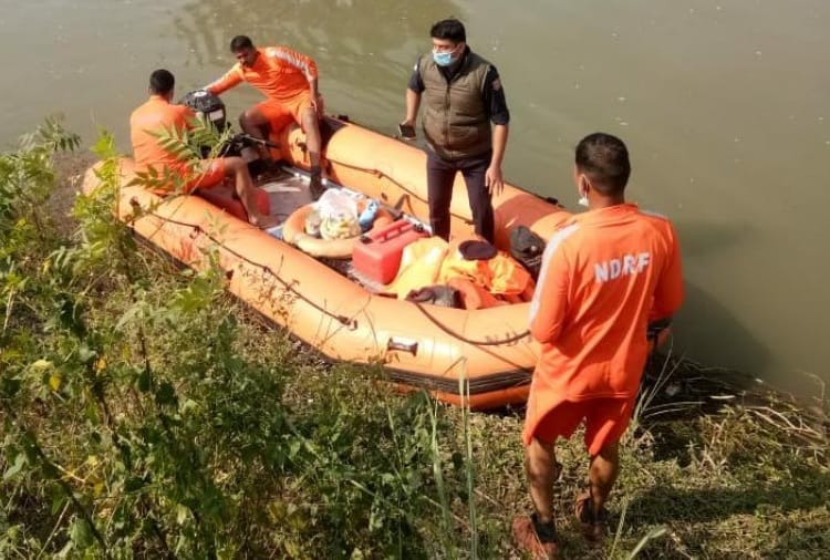 Dead body of Ex-mla recovered from canal