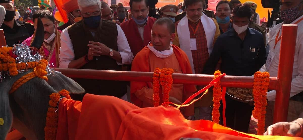 MP Anupriya Patel performed Havan-Pujan before the water project CM Yogi also present in Mirzapur