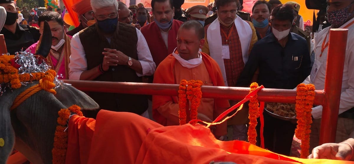 MP Anupriya Patel performed Havan-Pujan before the water project CM Yogi also present in Mirzapur