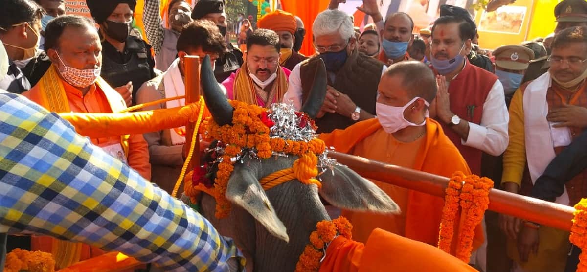MP Anupriya Patel performed Havan-Pujan before the water project CM Yogi also present in Mirzapur