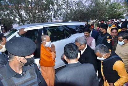 CM Yogi arrives to meet RSS Chief Bhagwat, discuss talks on making law against love jihad