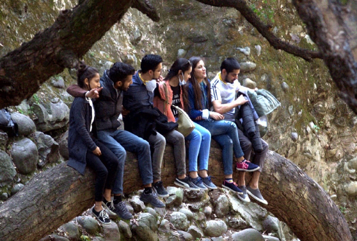 Tourists flouted rules in Sukhna Lake and Rock Garden, challans of 80