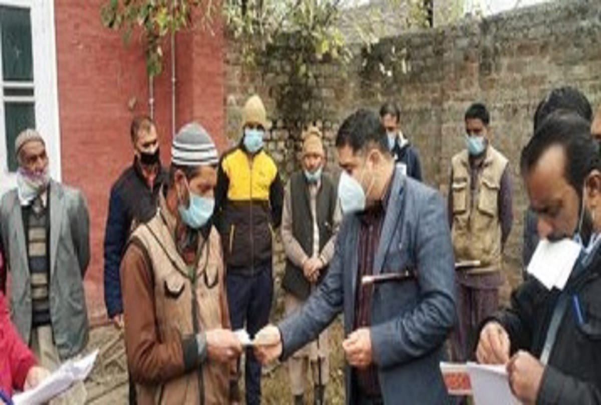 Relief cheques distributed by Indian Red Cross among families who were affected by ceasefire violations in Uri