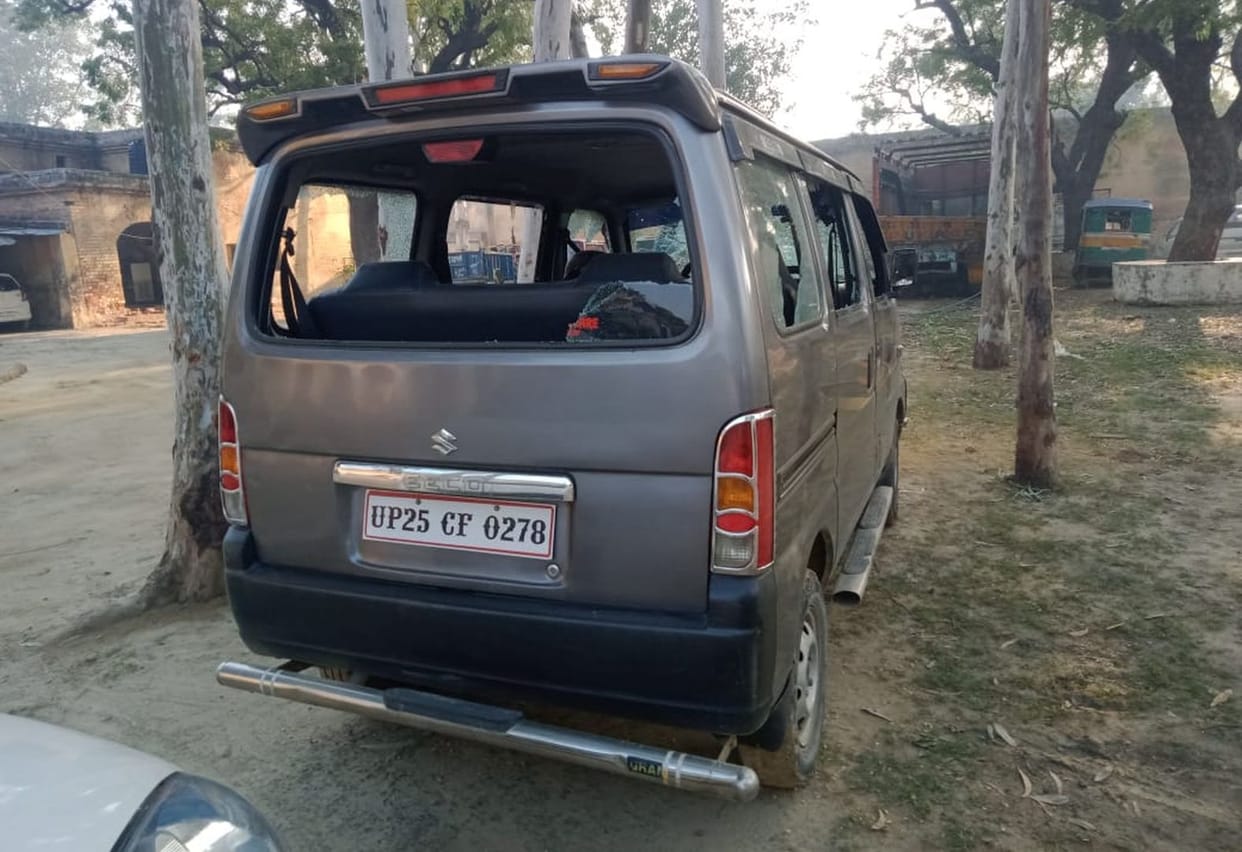 Cars chased by miscreants overturned, five villagers injured