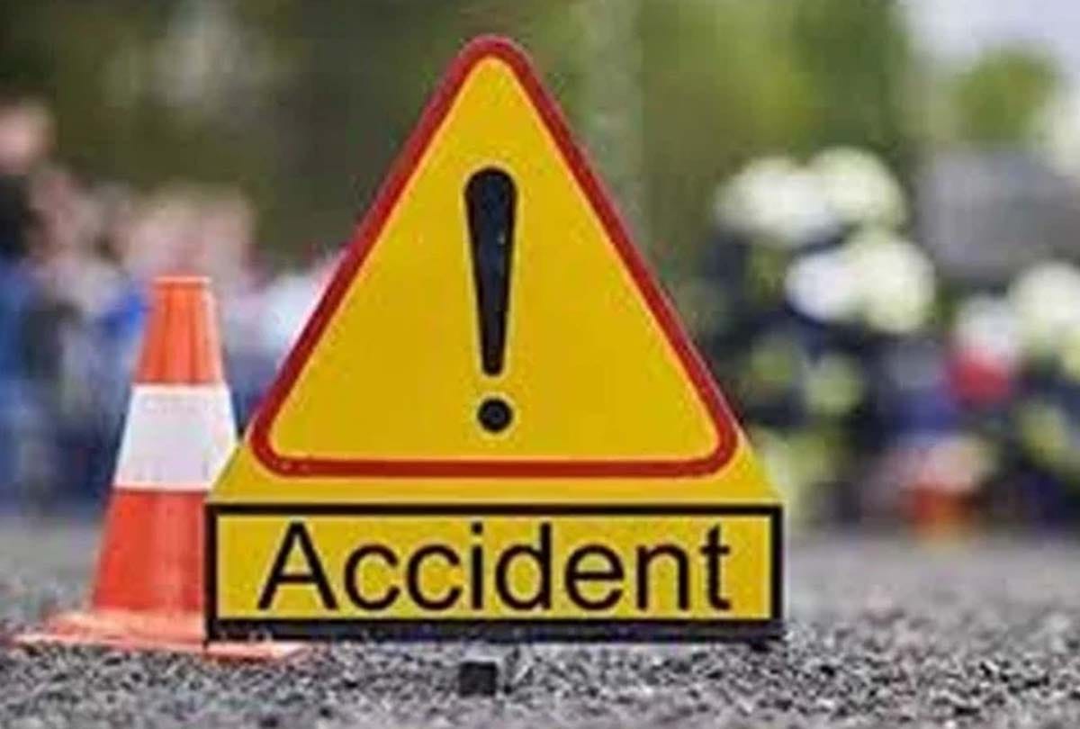 Two cars overturned, three people injured