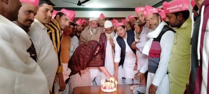 SP workers celebrated Mulayam Singh Yadav's birthday