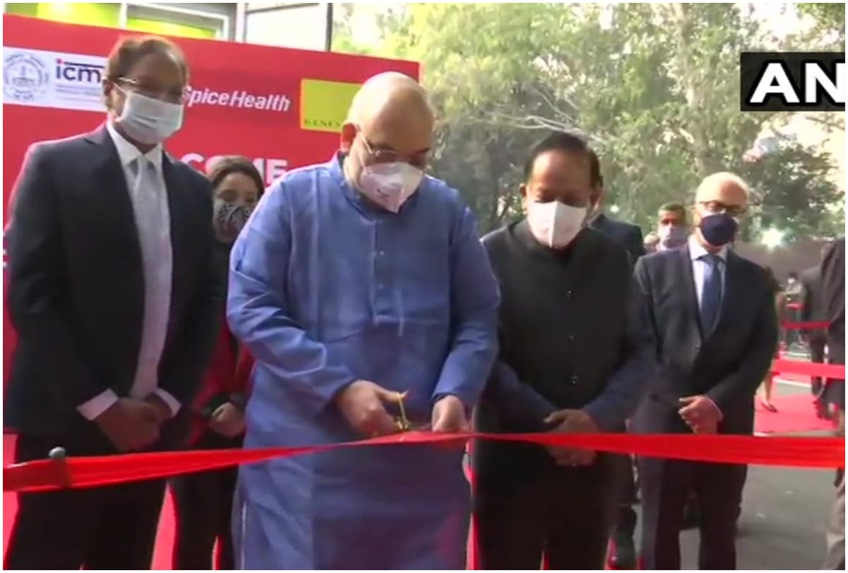 Delhi: Union Home Minister Amit Shah flags off a mobile RT-PCR lab at ICMR headquarters 