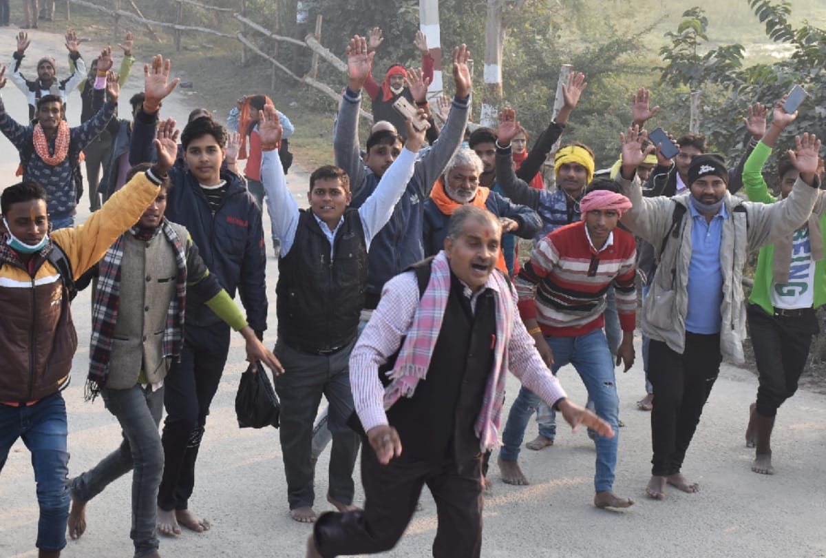 Faith heavy on corona in Ayodhya, devotees gathered on the path of circumambulation