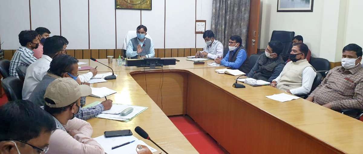 Mahoba: Complete the beautification of ponds and temples before the new year - DM