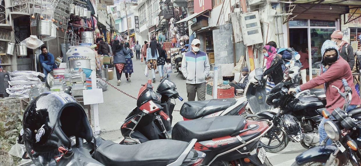 Movement of vehicles in parked market completely closed