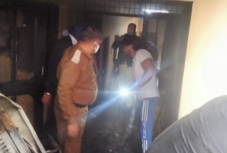 Five people scorched due to fire breaks out in gas cylinder at ManiMajara