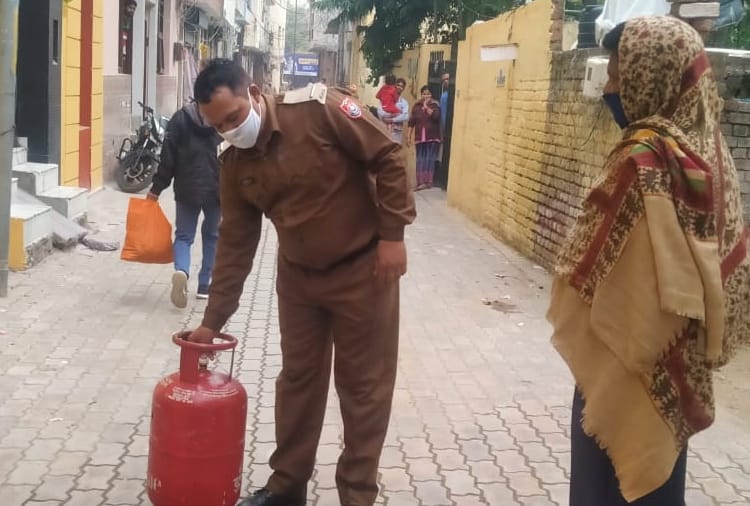 Five people scorched due to fire breaks out in gas cylinder at ManiMajara