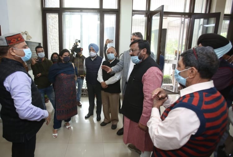 Panjab university: Syndicate and Senate members reached VC office
