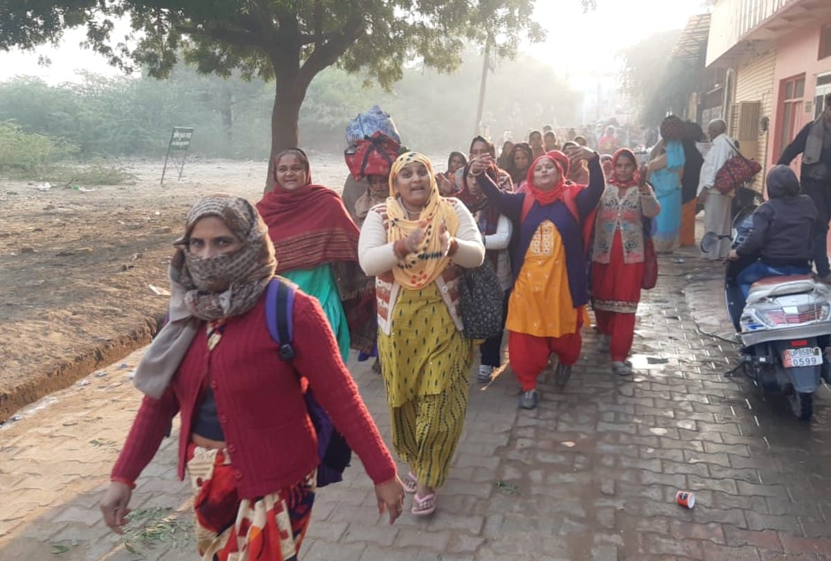 Mathura Akshay Navami 2020 News: Akshay Navami 2020 devotees gathering on parikrama marg in mathura