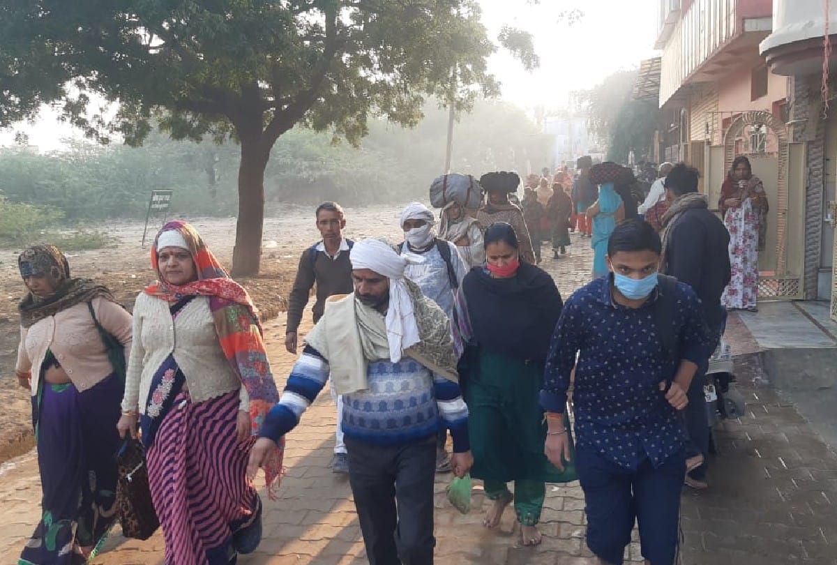 Mathura Akshay Navami 2020 News: Akshay Navami 2020 devotees gathering on parikrama marg in mathura