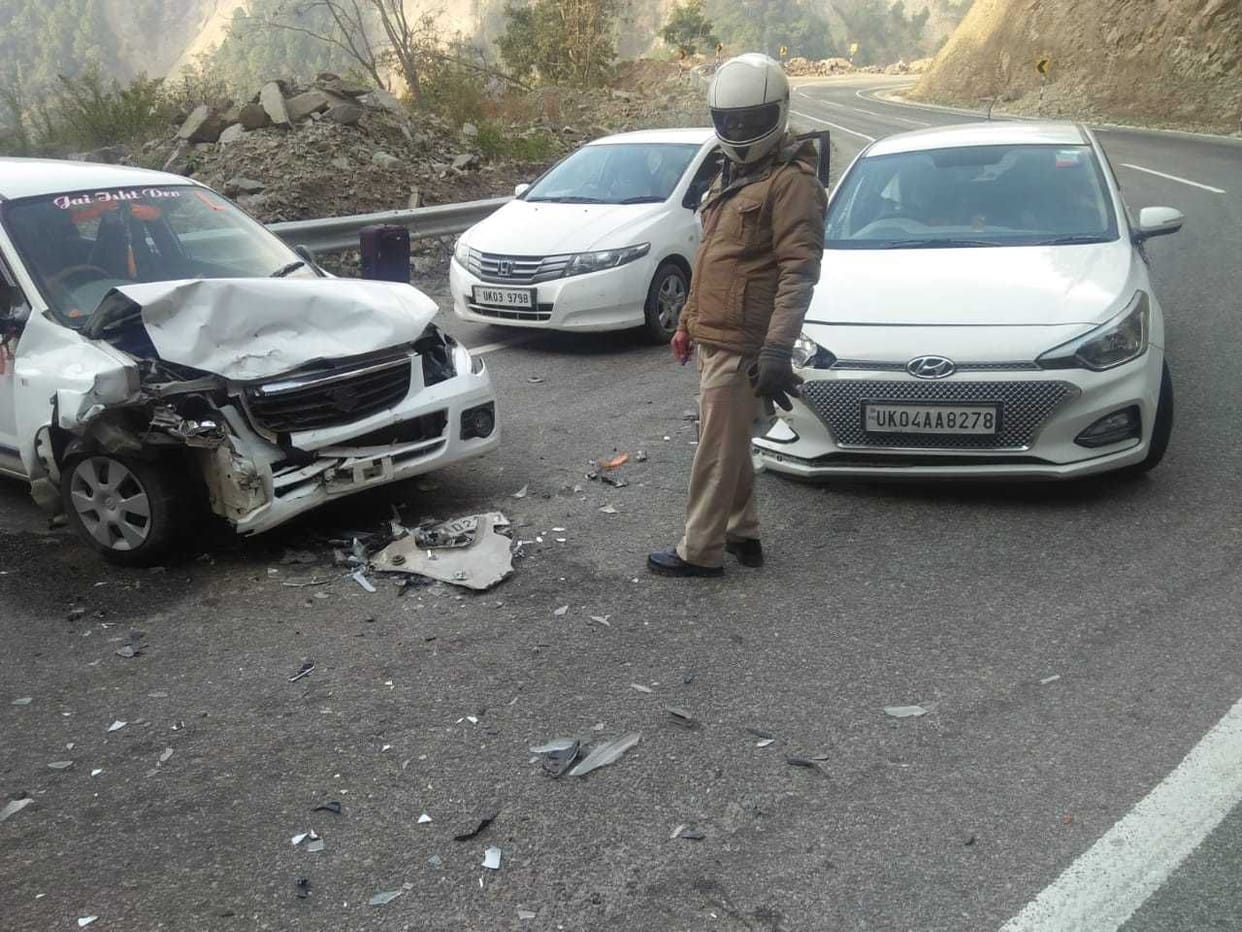 Two accidents on NH, nine people narrowly escaped