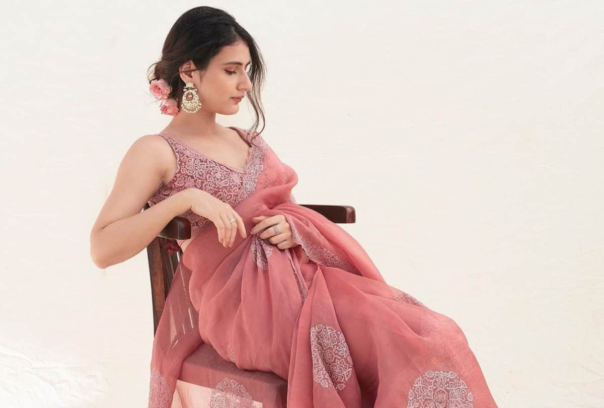 fatima sana shaikh stunning look in sabyasachi saree for movie promotion