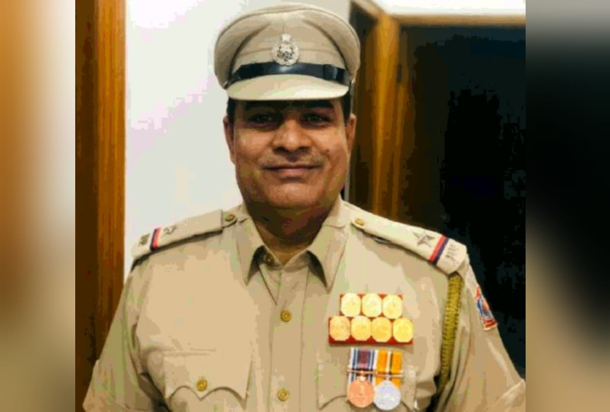 Delhi gallantry award winner  asi sent to jail for asking ransom from businessman
