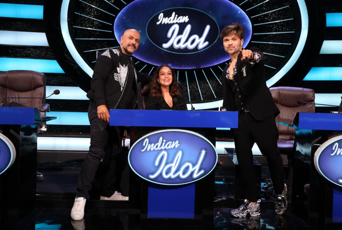 Baba Ramdev Picks Cylinder On Hand On Set Of Indian idol 12 Jay Bhanushali Looking Shocked
