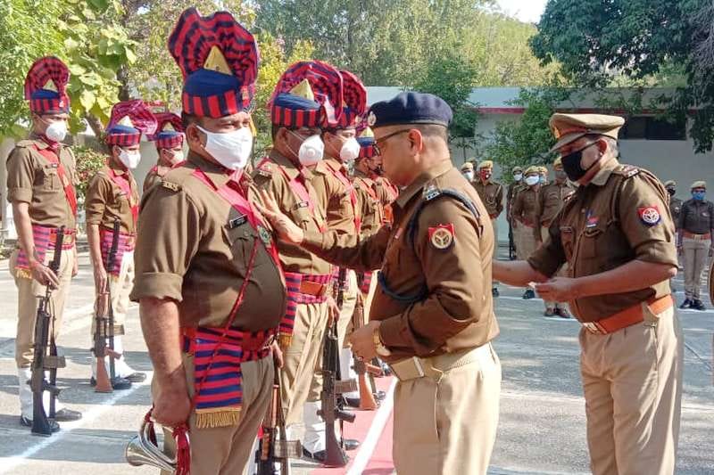 Instructions to the police to remain sensitive and duty on the flag day in Mahoba
