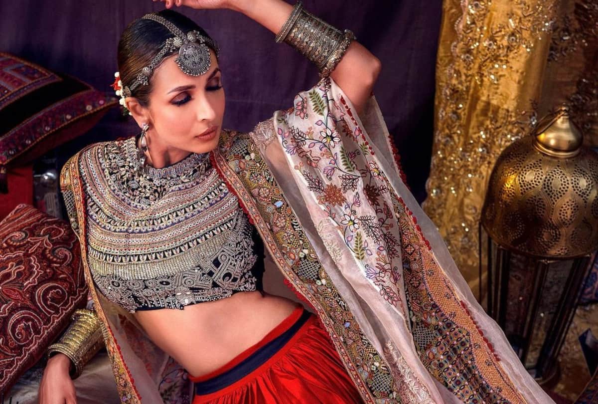 malaika arora spotted in silver grey animal print gym wear carry yoga mat