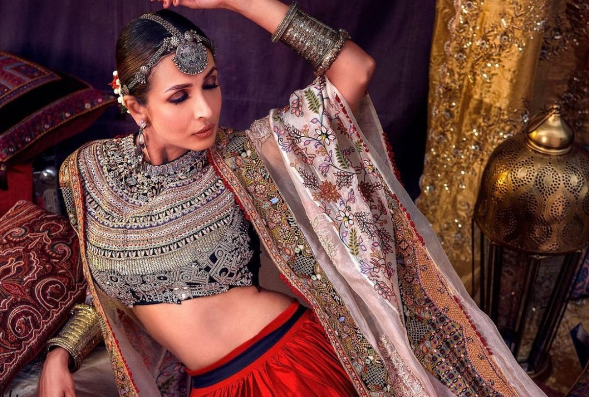 malaika arora looks gorgeous in lehenga choli ditch dupatta for glamour