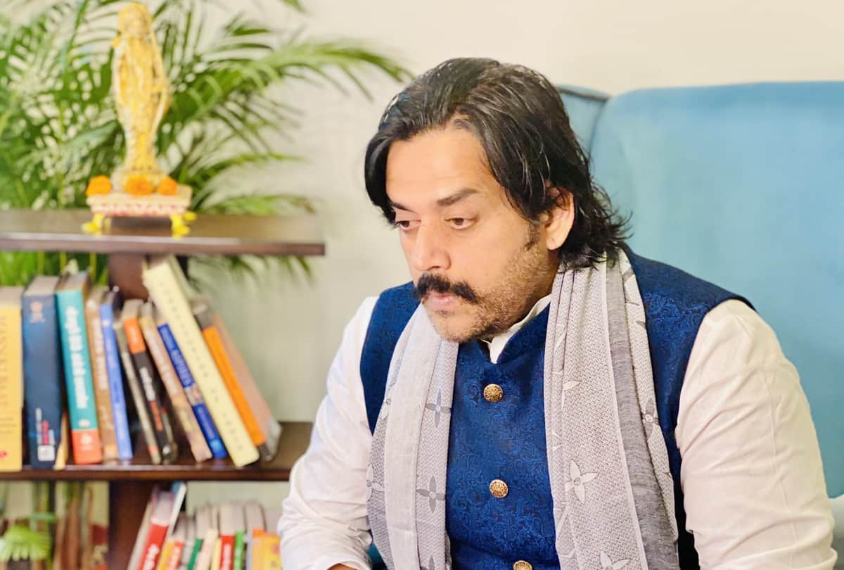 MP Ravi Kishan said wrong history was taught to every Indian