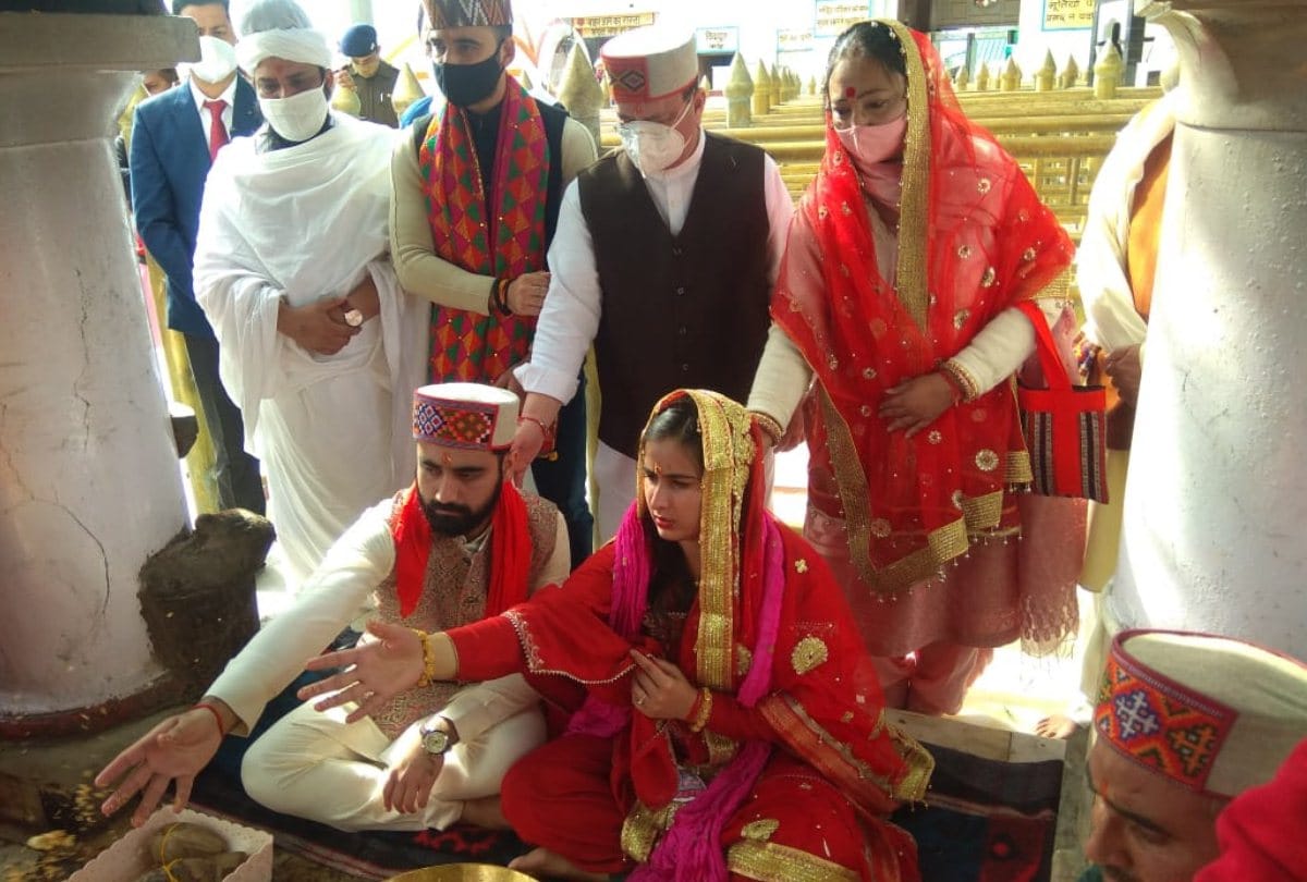 Himachal News : JP Nadda pays obeisance at naina devi temple