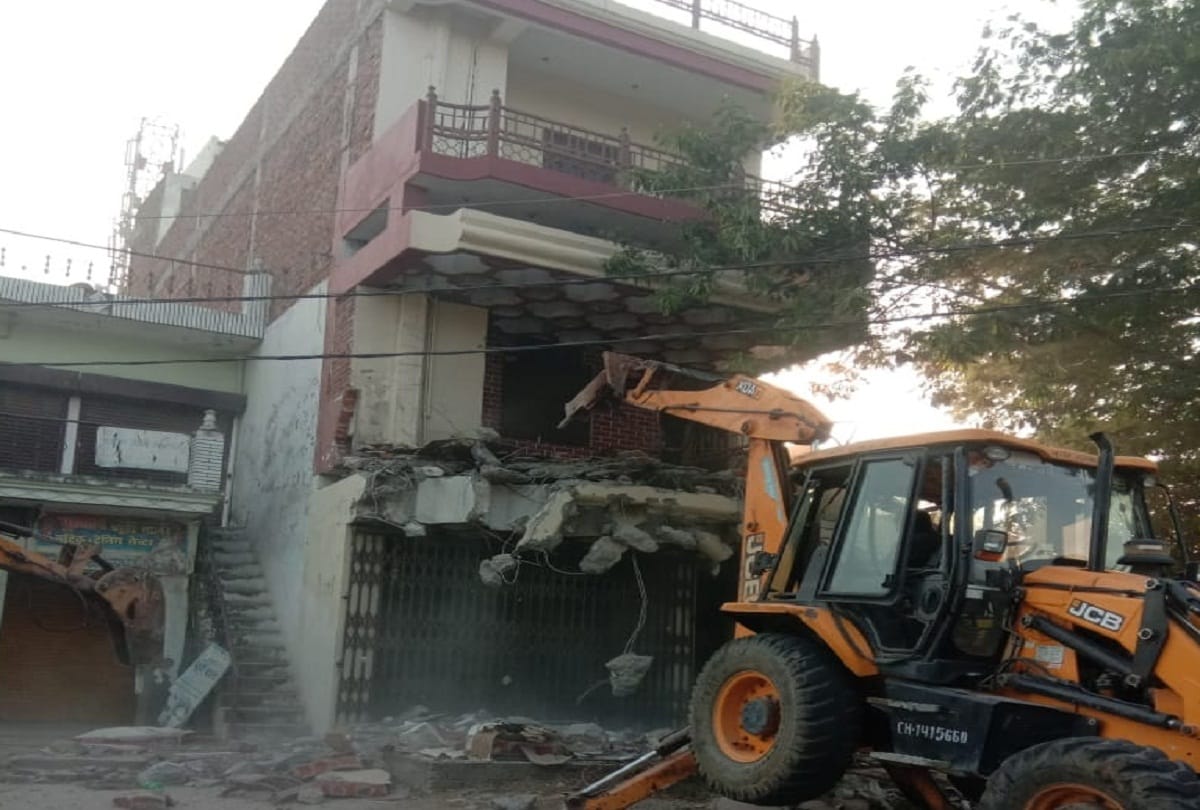 After the Lodge of Mafia Dilip Mishra, PDA's bulldozer on three-storey house