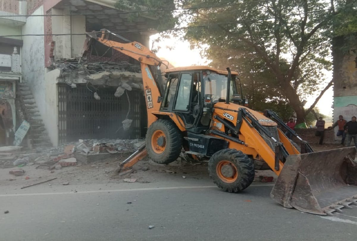 After the Lodge of Mafia Dilip Mishra, PDA's bulldozer on three-storey house