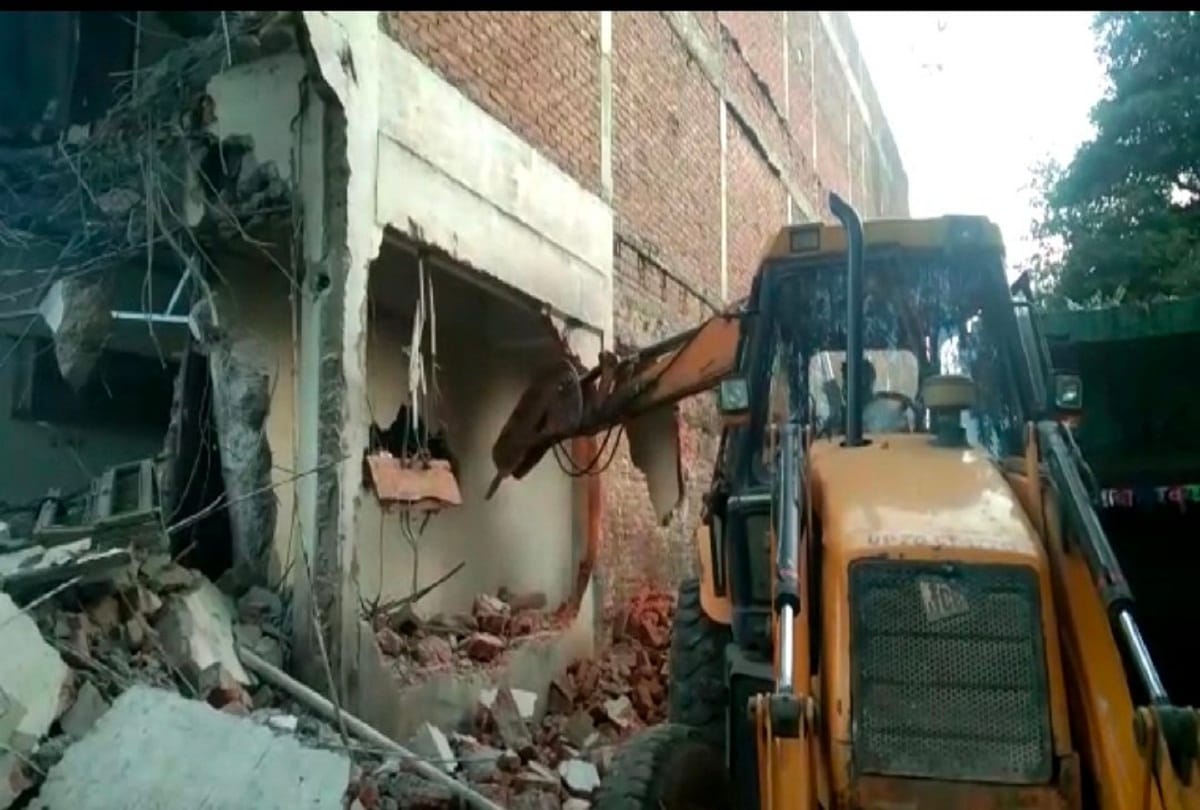 After the Lodge of Mafia Dilip Mishra, PDA's bulldozer on three-storey house
