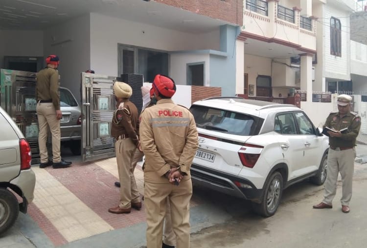 Three dead bodies found from the house in suspicious condition in Bathinda of Punjab