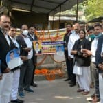 कचहरी बम ब्लास्ट की बरसी पर श्रृद्धांजलि देते अधिवक्ता।