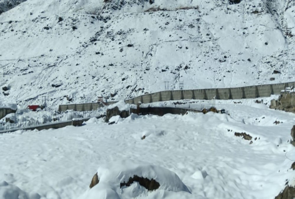 Uttarakhand Weather Latest News: Fresh Snowfall In Hilly Areas, Snow Covered Kedarnath Awesome Visuals