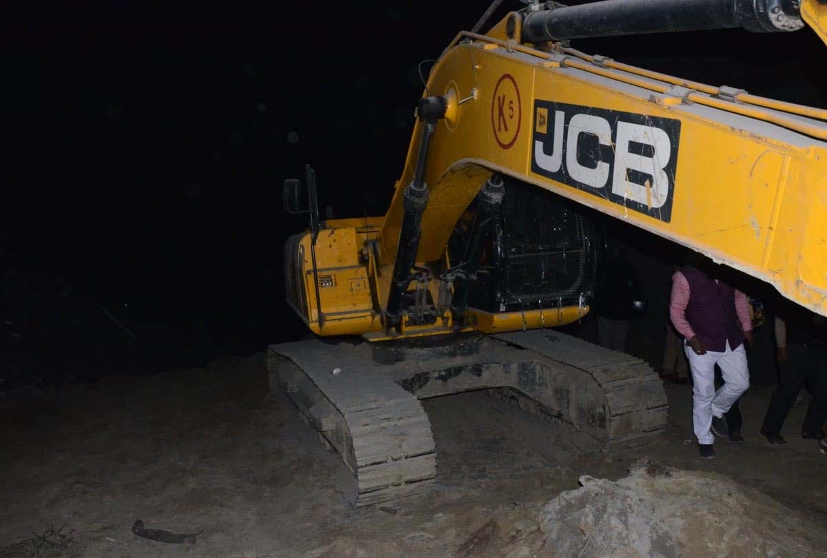Kulibazar accident in Kanpur, 13 hours rescue operation, four in custody