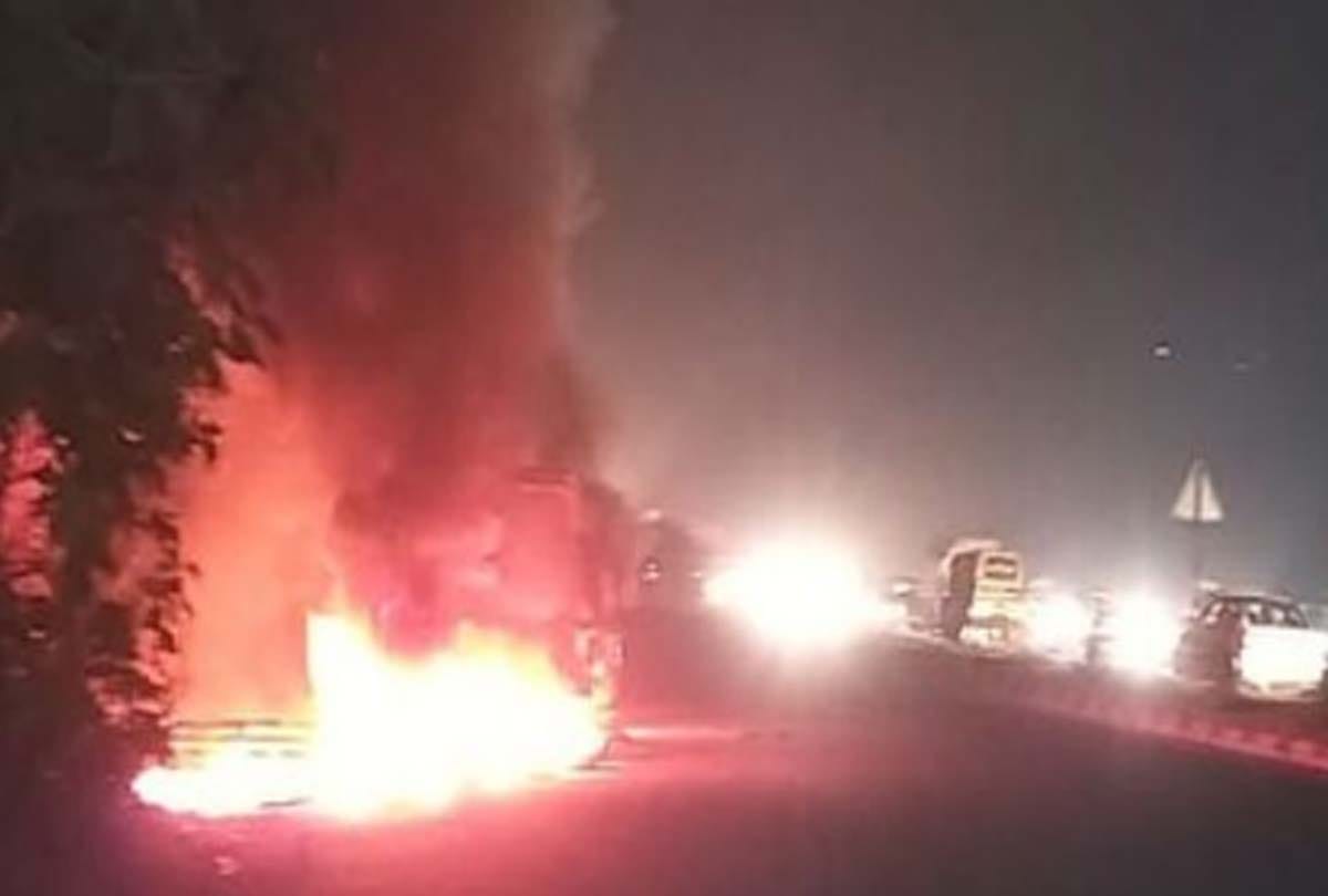 fire in Ambulance on Lucknow-Kanpur highway