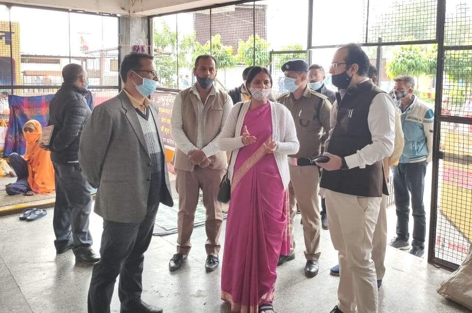 Mayor inspects Ganga observation center with officials