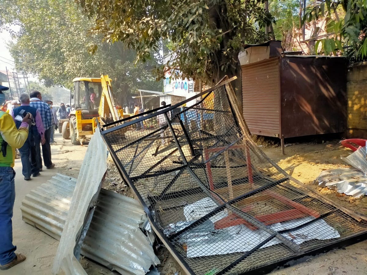 Bulldozers over encroachment in Azamgarh and Mau, illegal construction on road side demolished