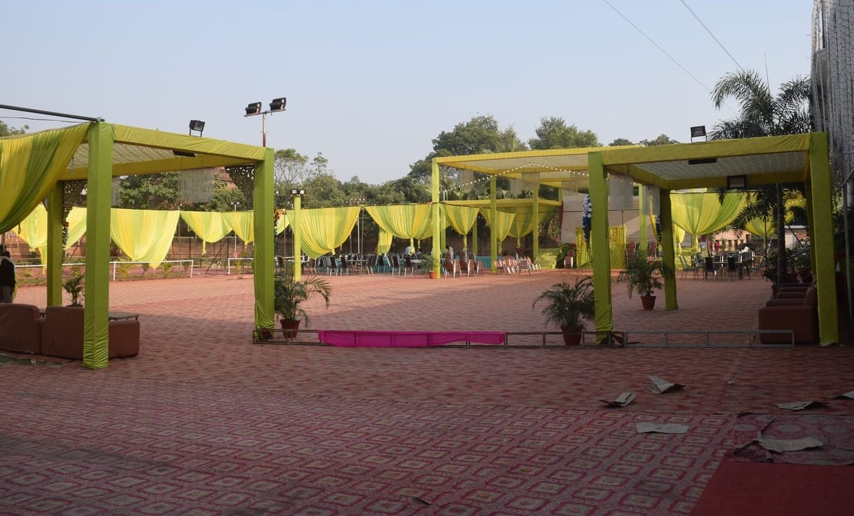 Cards distributed to 200 guests, whom to refuse, whom to call