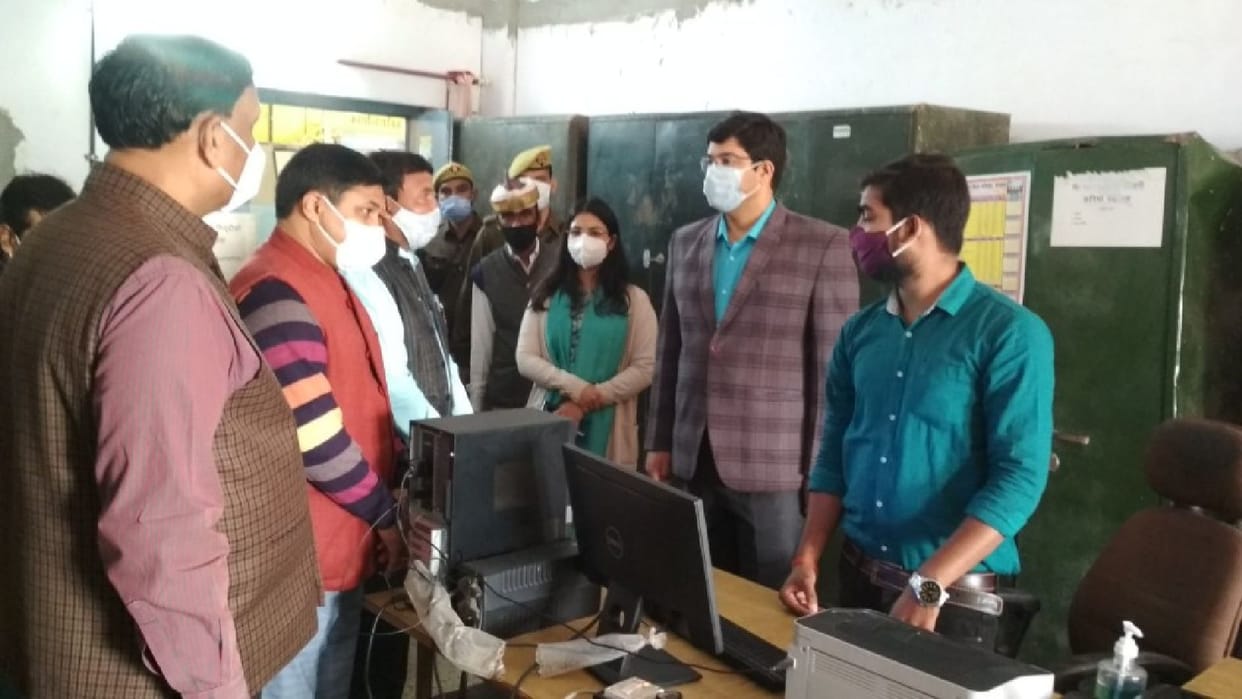 13 workers, including three doctors, missing salary