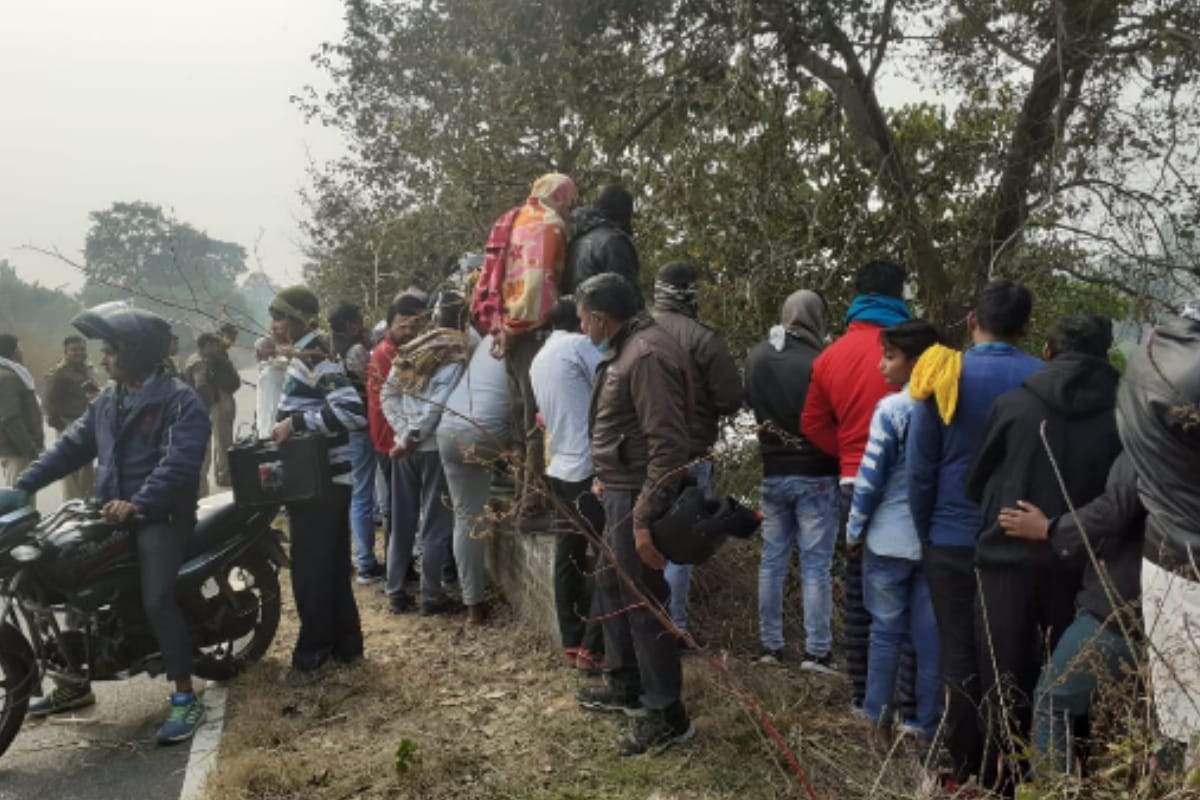 car sank in river in Muzaffarngar, teo died one injured two missing