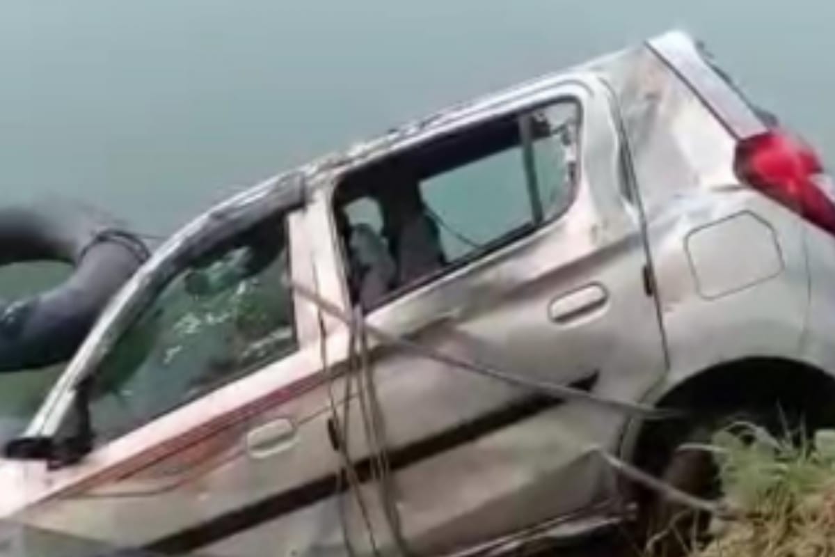 car sank in river in Muzaffarngar, teo died one injured two missing
