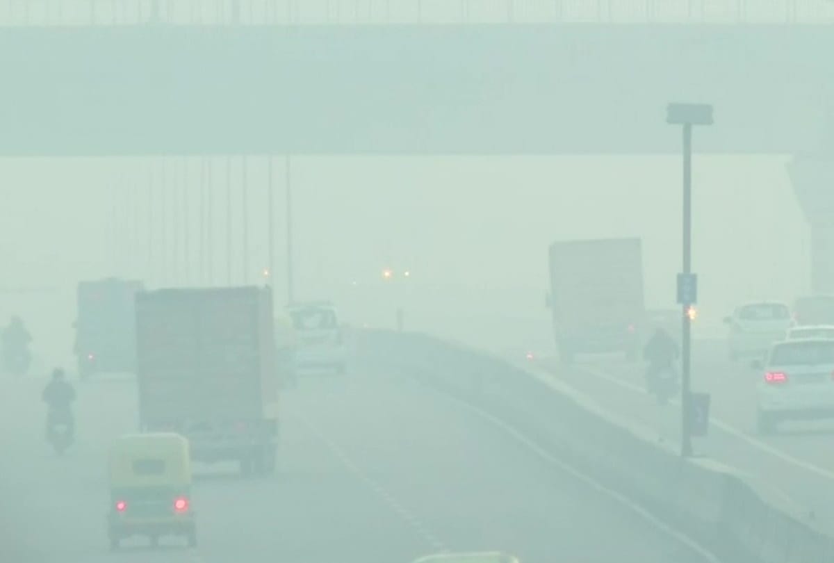 Delhi ncr air quality deteriorates further air quality in very poor category aqi beyond 300 mark on monday