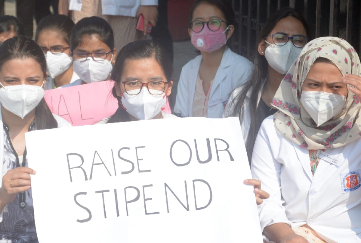 KGMU intern on hunger strike to increase allowance