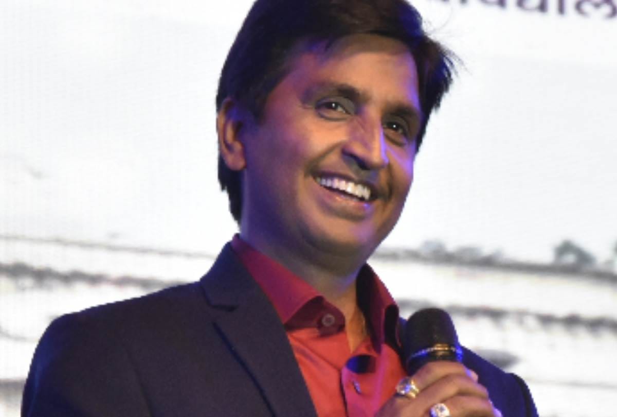 Lucknow University News: Kumar Vishwas Poem: Lucknow University: If songs of Kumar Vishwas show respect for Atalji, then life of Kashmir is also reflected