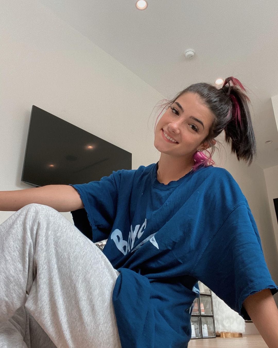 TikTok Star 16 Years Old American Girls Charli D Amelio News: american girls Charli D Amelio became first tik tok who cross 100 million followers