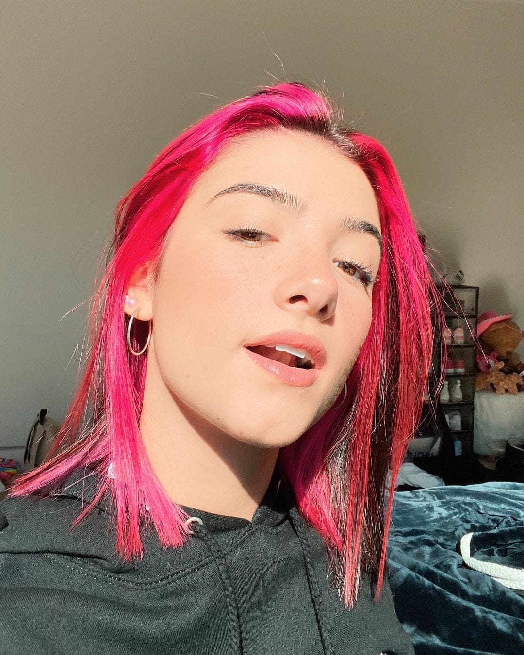 TikTok Star 16 Years Old American Girls Charli D Amelio News: american girls Charli D Amelio became first tik tok who cross 100 million followers