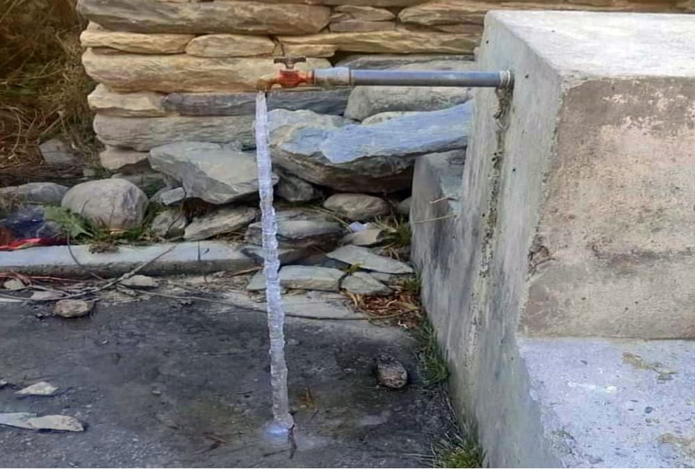 India china Border Latest News: Road Construction Work Stop Due to Snowfall, Water Freeze Photos