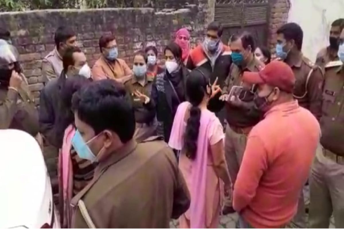 There is attacked health department team in Meerut and a female employee injured