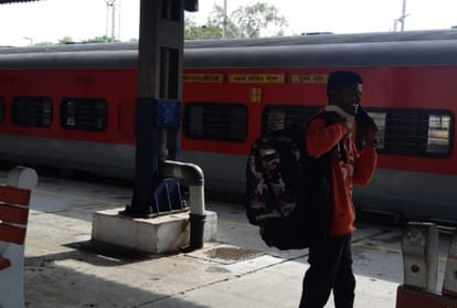 Kisan Mazdoor Sangharsh Committee protests on Rail track in Amritsar